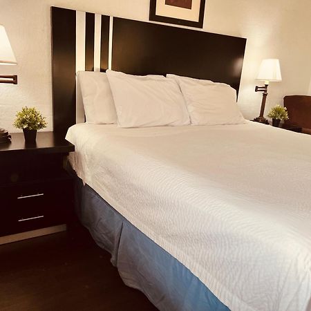 Travelodge By Wyndham Valleyfair Шакопі Екстер'єр фото
